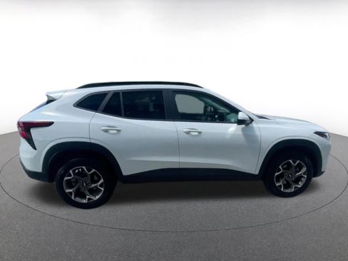 Used 2025 Chevrolet Trax LT w/ LT Convenience Package FWD image 16