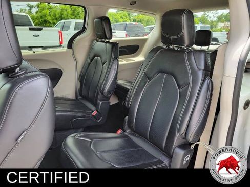 Used 2023 Chrysler Pacifica Touring-L FWD image 16