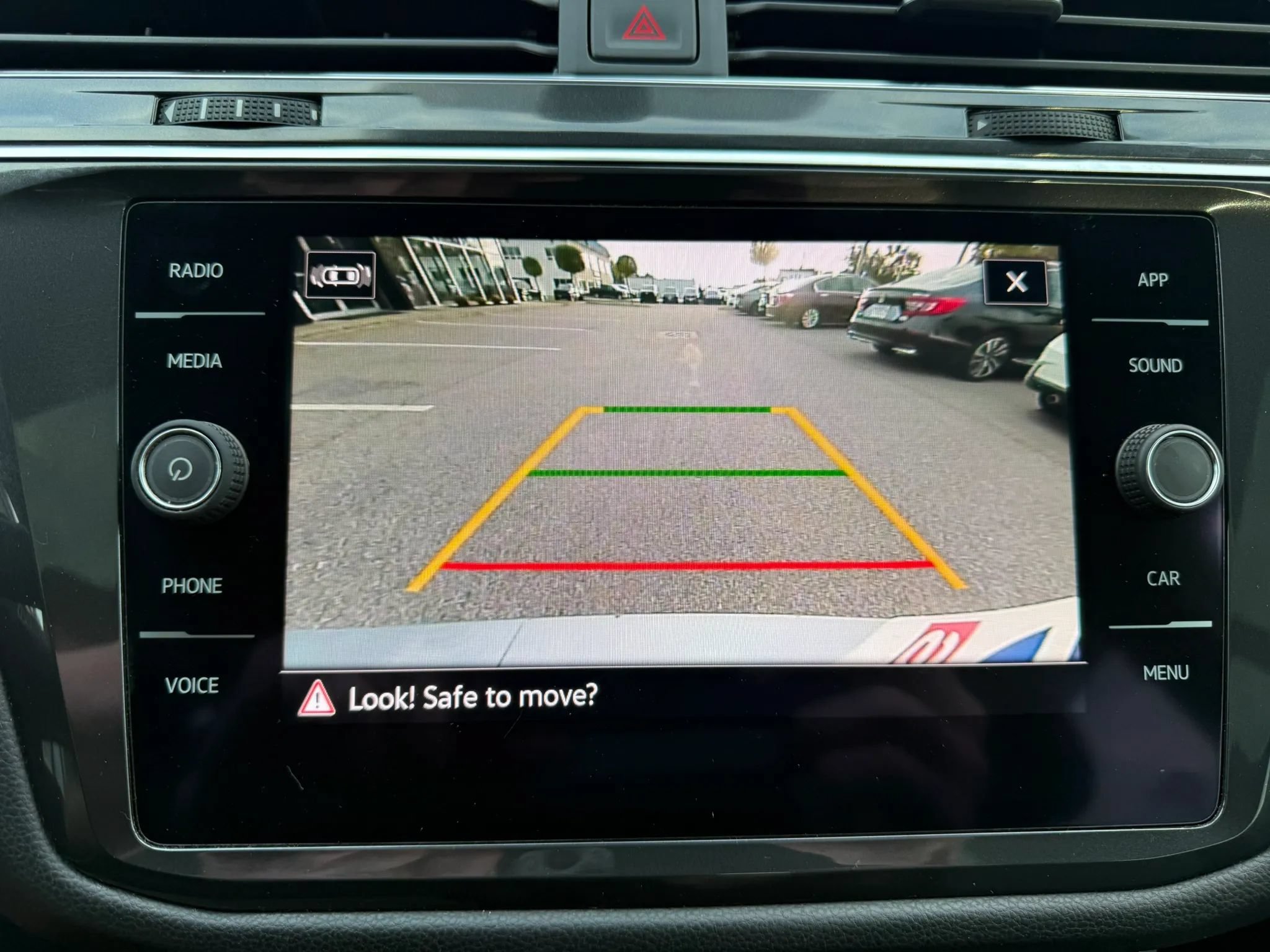 Used 2021 Volkswagen Tiguan SE w/ Panoramic Sunroof Package FWD image 23