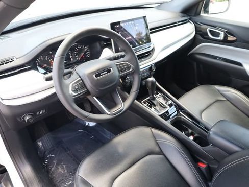 Used 2025 Jeep Compass Limited AWD/4WD image 11
