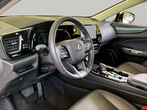 Used 2022 Lexus NX 250 FWD w/ Towing Package (2000 Lbs) image 15