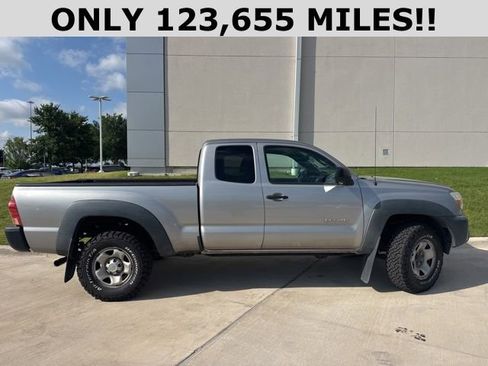 Used 2015 Toyota Tacoma 4x4 Access Cab w/ Convenience Package image 2