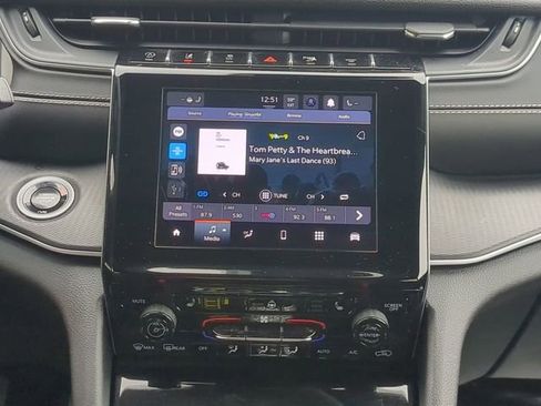 Used 2024 Jeep Grand Cherokee L Altitude image 17