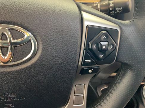 Used 2022 Toyota 4Runner Limited AWD/4WD image 21