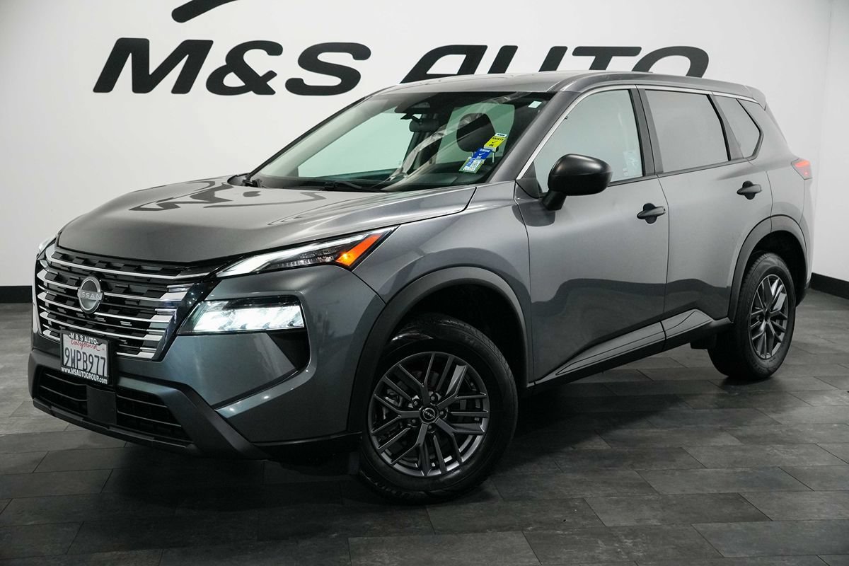 Used 2024 Nissan Rogue S AWD/4WD image 2