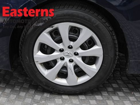 Used 2021 Toyota Corolla LE image 31