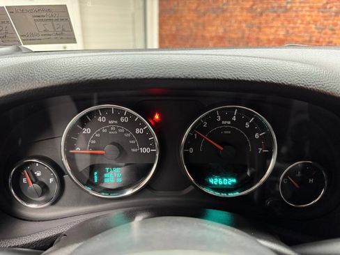 Used 2017 Jeep Wrangler Unlimited Sahara w/ Connectivity Group image 15