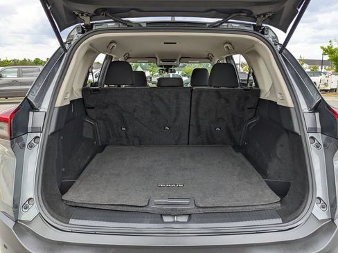 Used 2023 Nissan Rogue SV FWD image 38