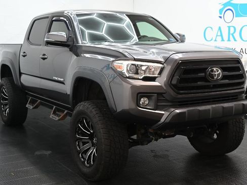 Used 2017 Toyota Tacoma TRD Off-Road w/ Tow Package AWD/4WD image 1