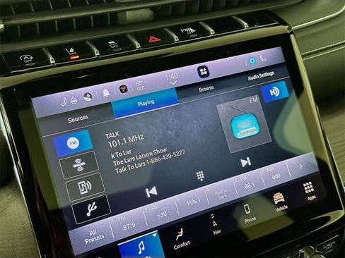 Used 2022 Jeep Grand Cherokee Overland w/ Luxury Tech Group IV image 15