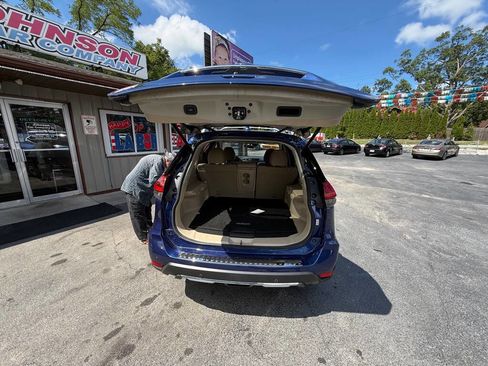 Used 2020 Nissan Rogue SV w/ Premium Package image 10