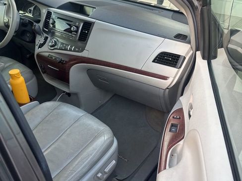 Used 2013 Toyota Sienna XLE image 4