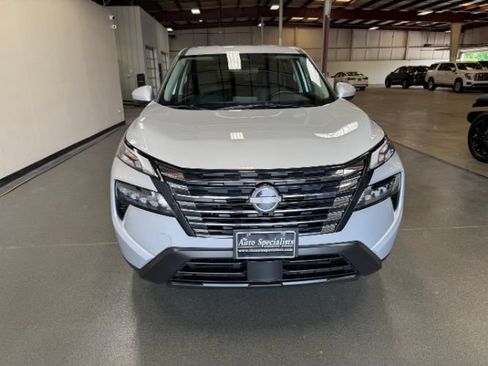 Used 2025 Nissan Rogue SV AWD/4WD image 10