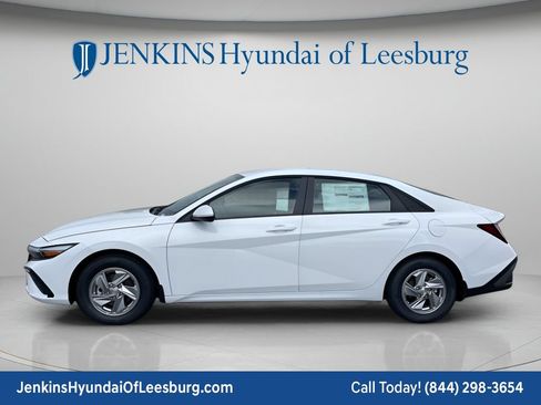 New 2026 Hyundai Elantra SE FWD image 9