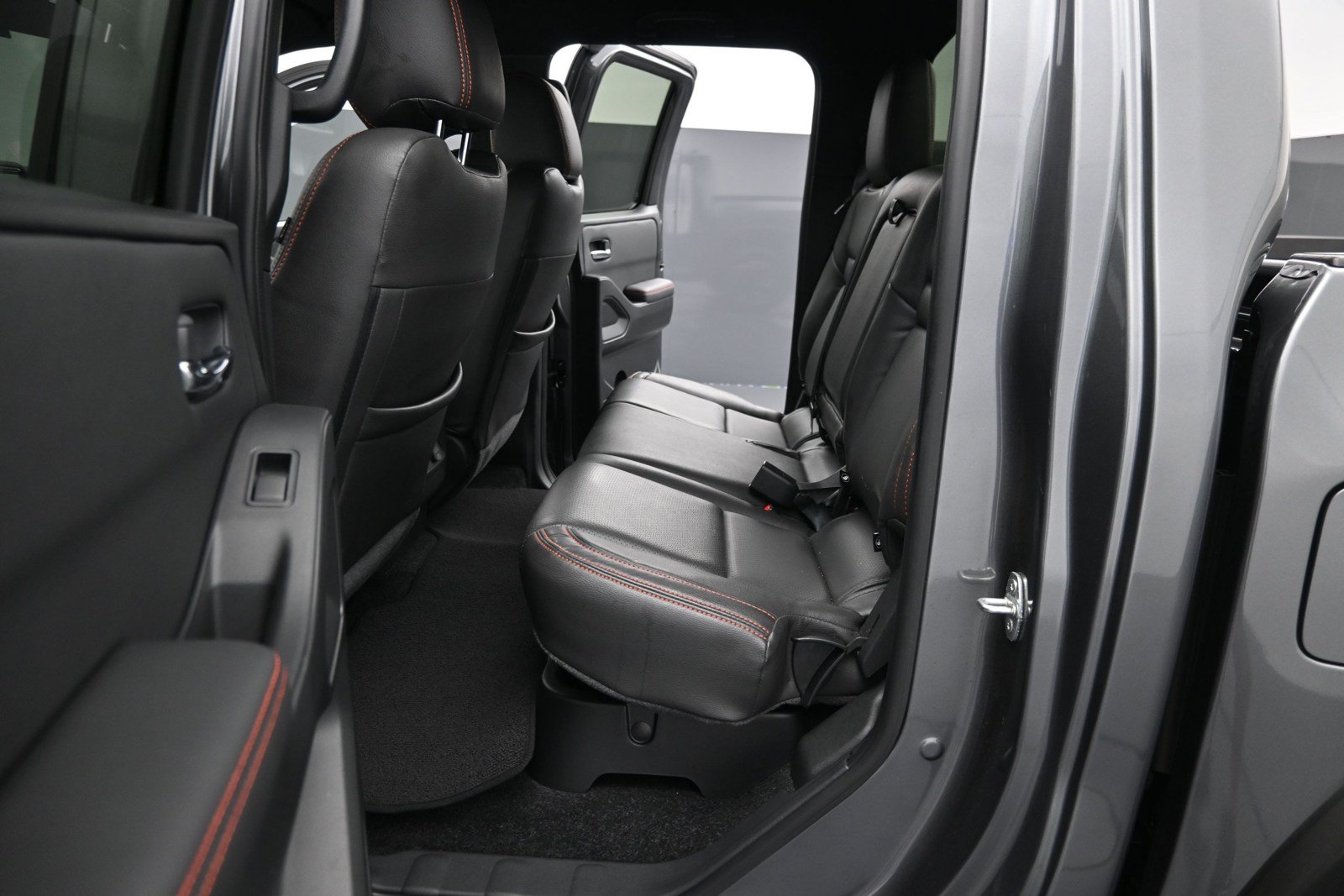 Used 2024 Nissan Frontier Pro-X w/ Pro Convenience Package RWD image 13