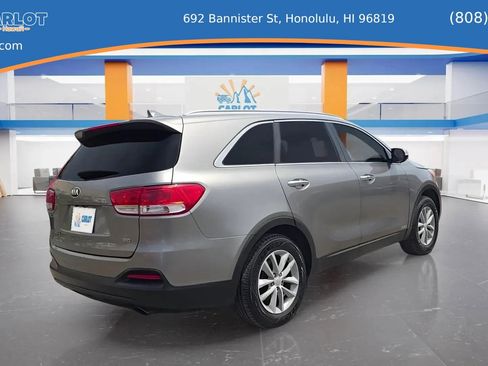 Used 2017 Kia Sorento LX w/ LX Convenience Package image 9