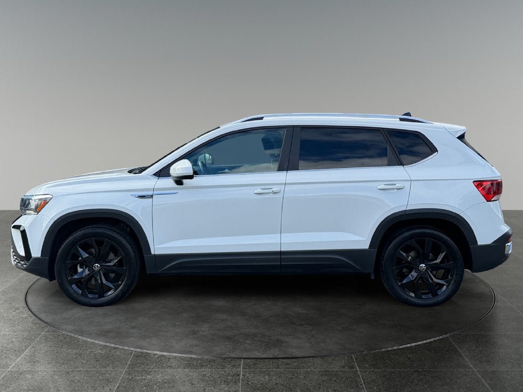 Used 2023 Volkswagen Taos SE w/ Panoramic Sunroof Package AWD/4WD image 5