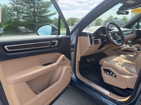 Used 2019 Porsche Cayenne S AWD/4WD image 24