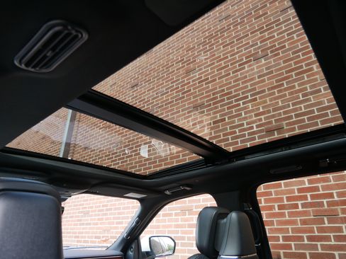 Used 2023 Lincoln Navigator L Reserve AWD/4WD image 12