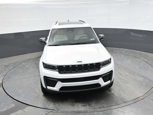 Used 2026 Jeep Grand Cherokee Limited w/ Limited Altitude Package AWD/4WD image 17