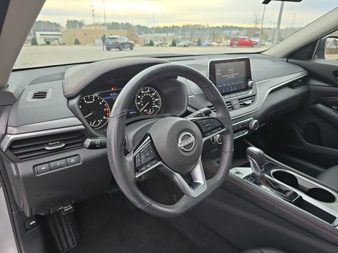 Used 2023 Nissan Altima 2.5 SR image 15
