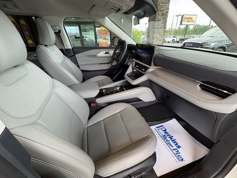 Used 2025 Ford Explorer Active w/ Active Comfort Package AWD/4WD image 28
