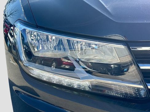 Used 2020 Volkswagen Tiguan SE image 38