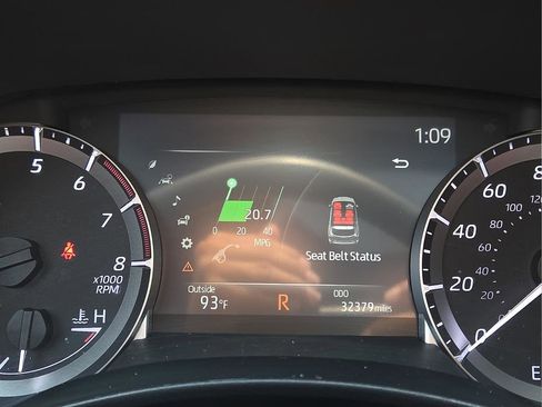 Used 2023 Toyota Highlander XSE FWD image 24