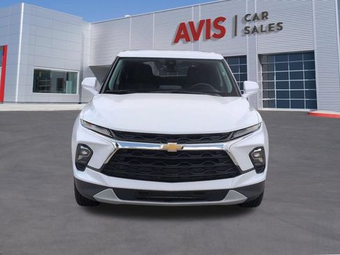 Used 2025 Chevrolet Blazer LT FWD image 2