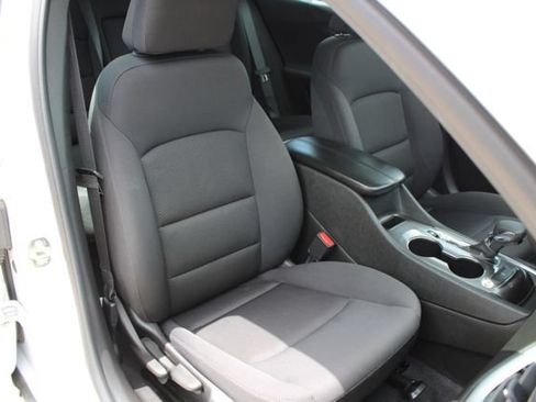 Used 2023 Chevrolet Malibu LT FWD image 40