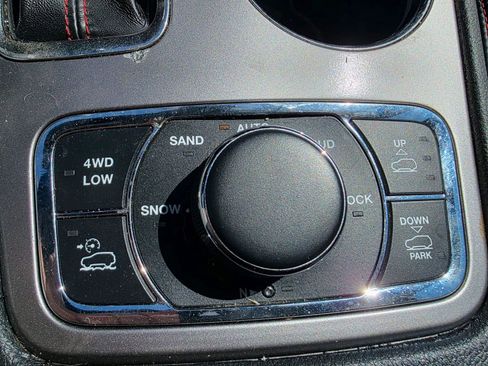 Used 2020 Jeep Grand Cherokee Trailhawk AWD/4WD image 18