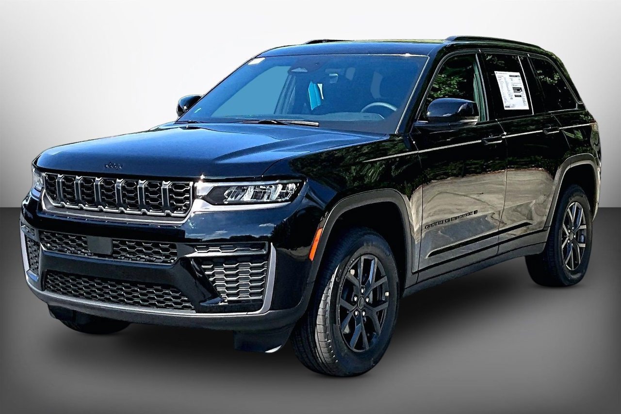 New 2027 Jeep Grand Cherokee Altitude RWD image 4