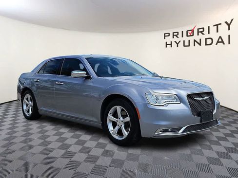 Used 2016 Chrysler 300 C RWD image 3
