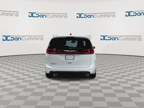 New 2026 Chrysler Pacifica Select image 7