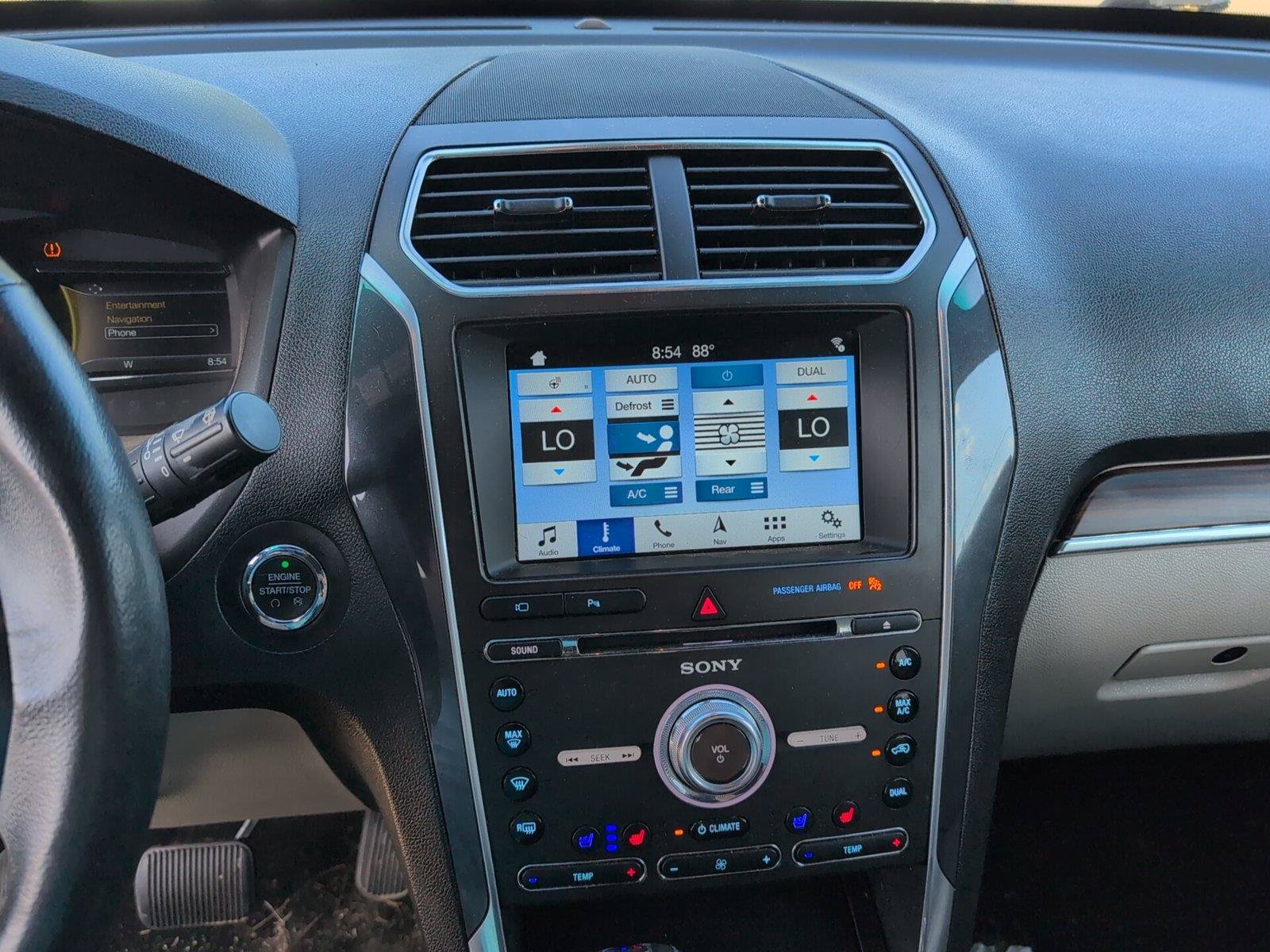 Used 2018 Ford Explorer Limited w/ Ford Safe & Smart Package FWD image 15
