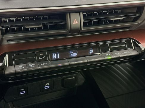 Used 2026 Toyota Prius SE image 24