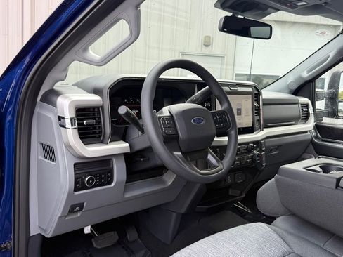 New 2026 Ford F250 XLT w/ XLT Premium Package AWD/4WD image 4