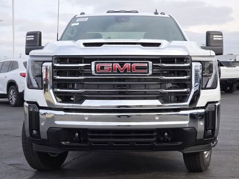 New 2026 GMC Sierra 3500 SLE w/ SLE Value Package AWD/4WD image 17
