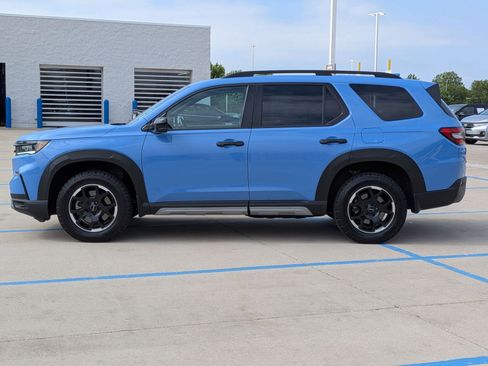 Used 2025 Honda Pilot TrailSport image 9
