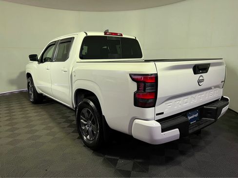 Used 2025 Nissan Frontier SV w/ SV Convenience Package AWD/4WD image 5