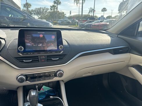 Used 2021 Nissan Altima 2.5 SV image 9