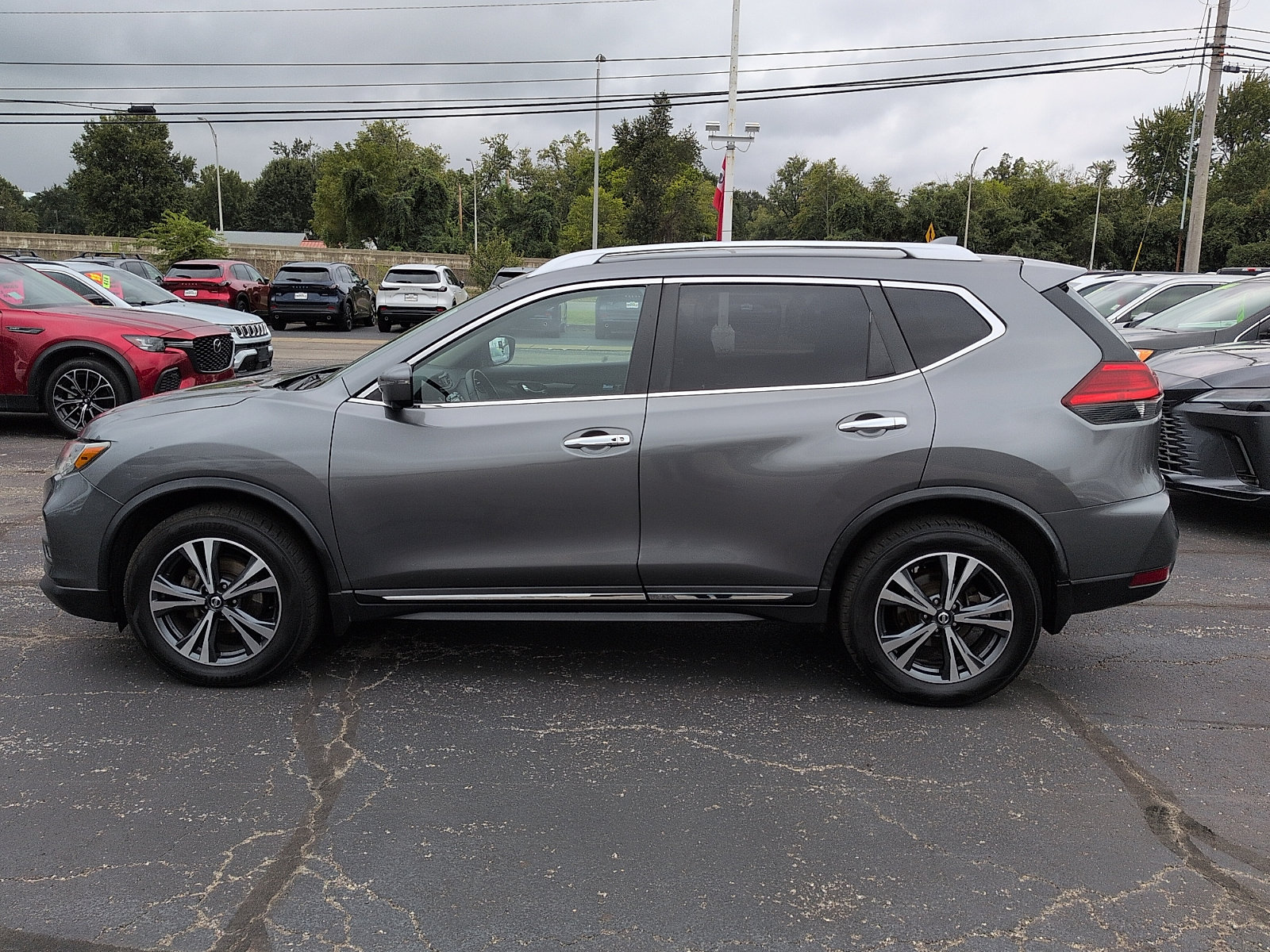 Used 2017 Nissan Rogue SL AWD/4WD image 4