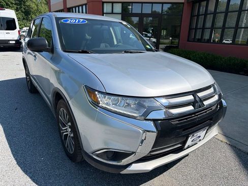 Used 2017 Mitsubishi Outlander ES AWD/4WD image 9
