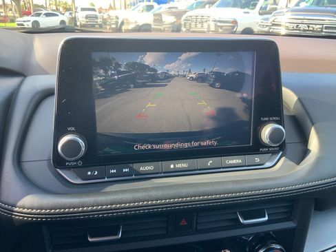 Used 2023 Nissan Rogue SV image 21