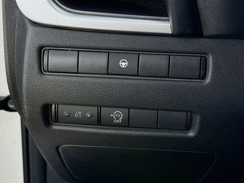 Used 2023 Nissan Rogue SV AWD/4WD image 10