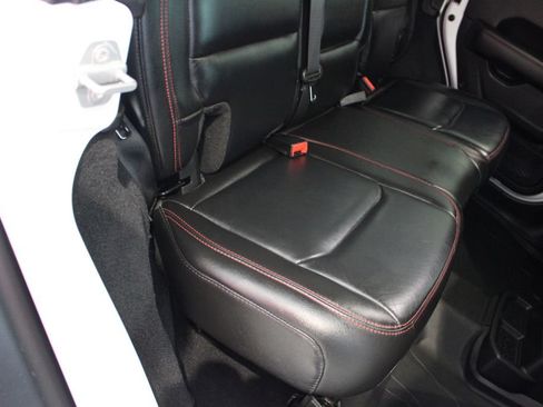 Used 2019 Jeep Wrangler Unlimited Rubicon AWD/4WD image 28