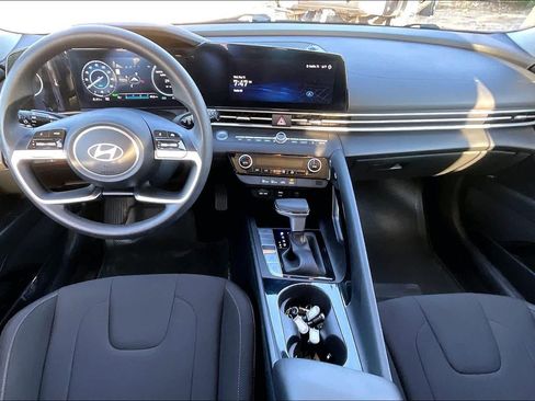 Used 2024 Hyundai Elantra Blue FWD image 15