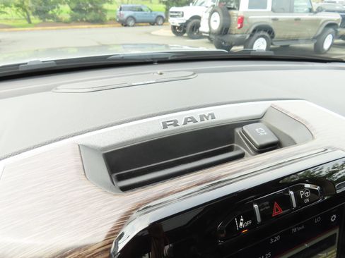 Used 2020 RAM 1500 Laramie AWD/4WD image 24