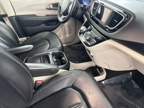Used 2020 Chrysler Voyager Lxi FWD image 24