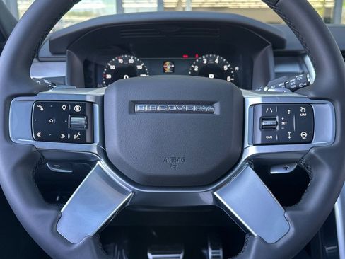 New 2026 Land Rover Discovery Limited Edition image 17